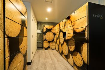 24/7 Parcel service